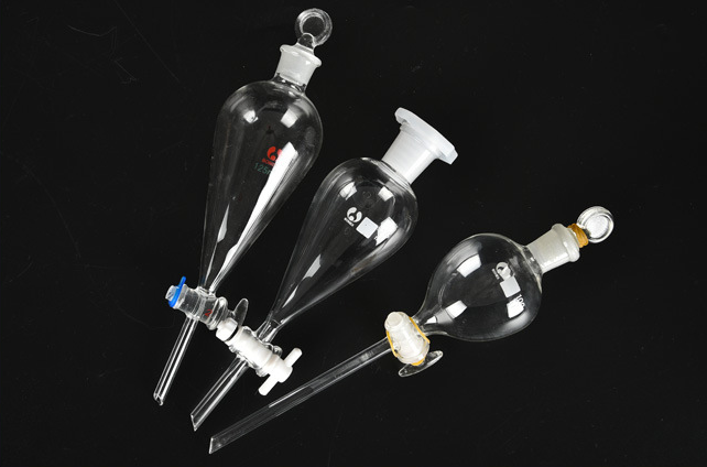 Boro 3.3 Glass Pear Shaped Separatory Funnel